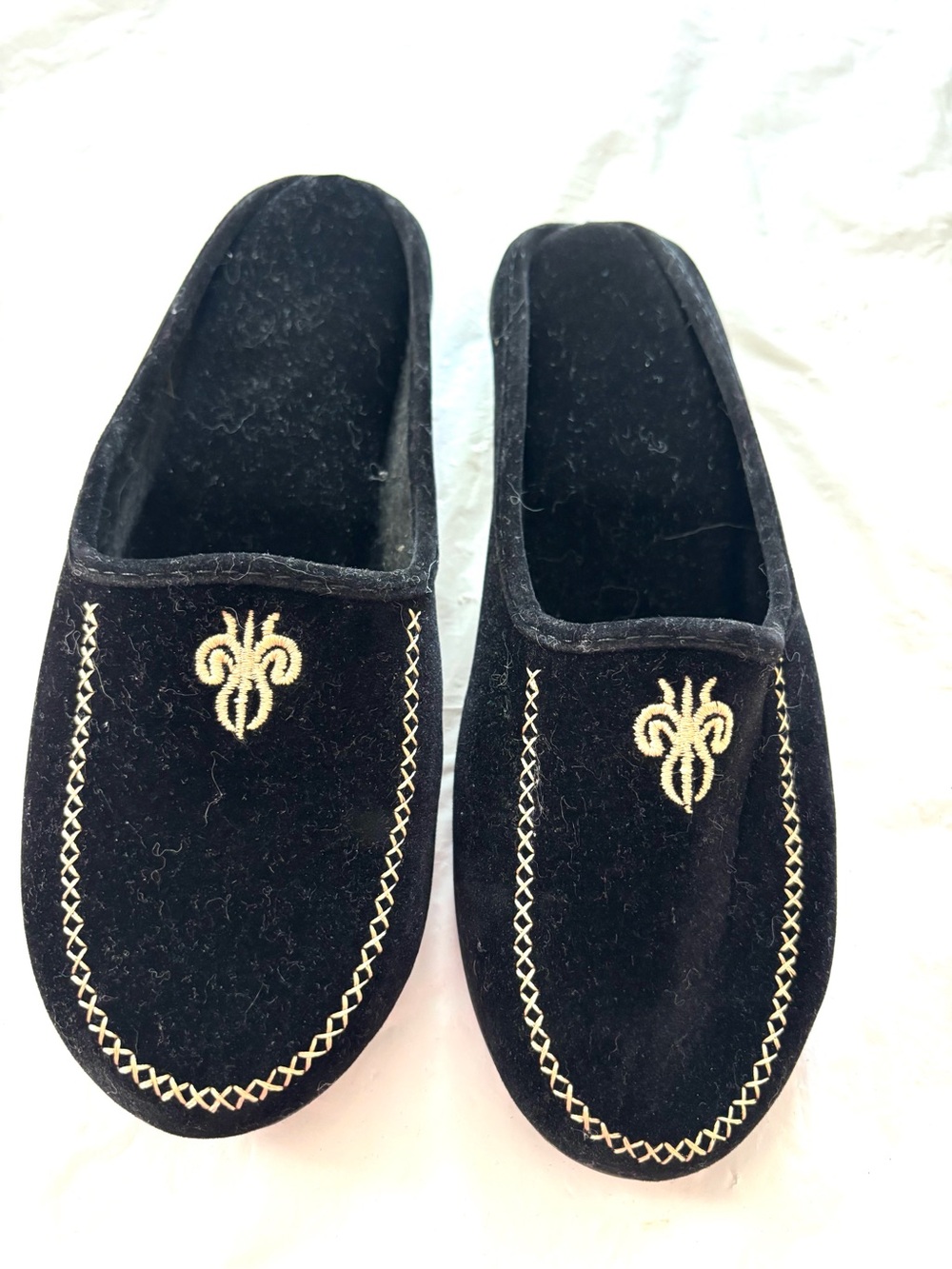 NWOT Avsa Black Velvet Slip-On Mule Slippers with Gold Stitching SZ 7.5 Euro 38 - Picture 1 of 9